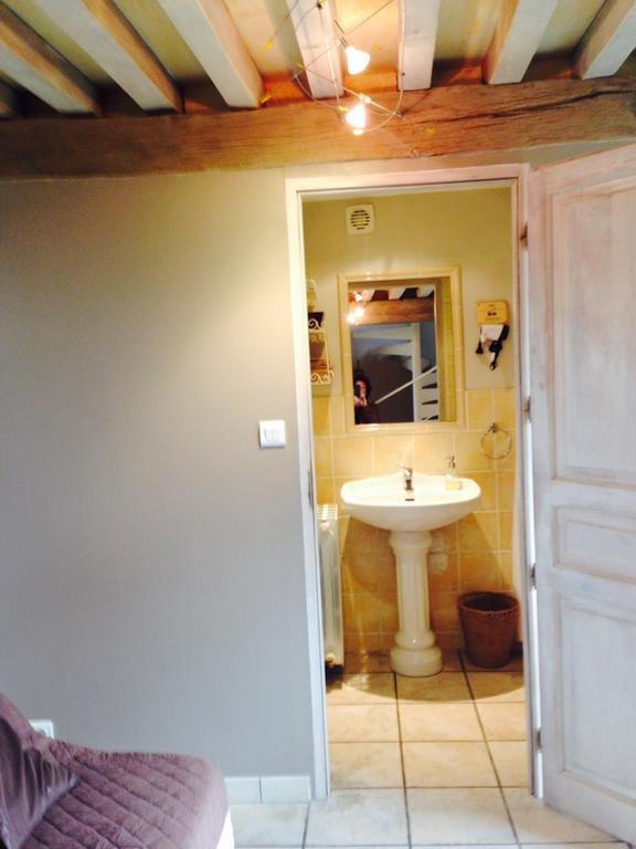 Le Vieux Chateau Bed and Breakfast Leynes Exterior foto